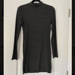 Stripped bodycon long sleeve dress